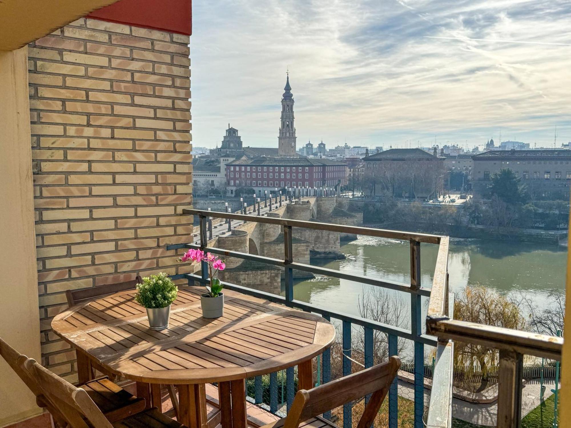 El Puente Del Pilar Comotucasa Saragozza Esterno foto